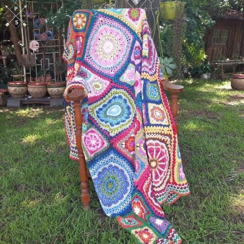 Colorful flower squares crochet pattern