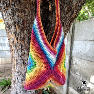 Easy crochet tote bag made from simple squares