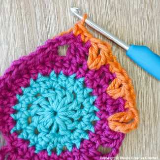Center stage large flower crochet square pattern round 5