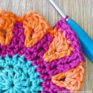 Center stage large flower crochet square pattern round 8