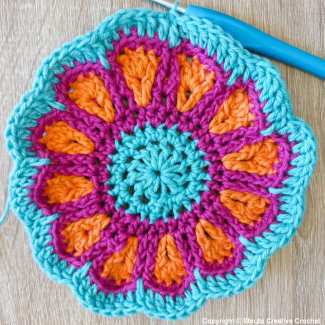 Center stage large flower crochet square pattern round 10
