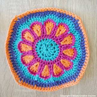 Center stage large flower crochet square pattern round 11