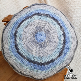 Simply Blue Round Scatter Cushion – Super Easy Beginner Tutorial