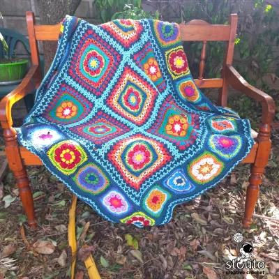 Easy granny square medium sized blanket pattern