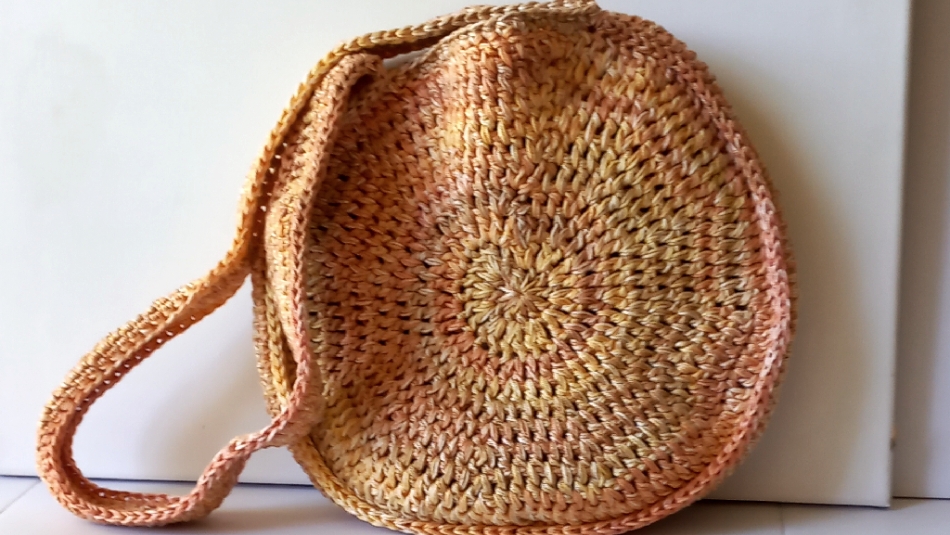 Easy to make crochet  round crossbody bag pattern