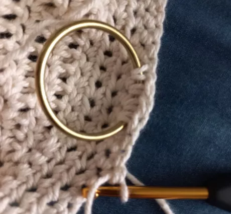 Join metal ring to crochet tote bag