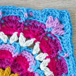 Detailed packet crochet flower pattern