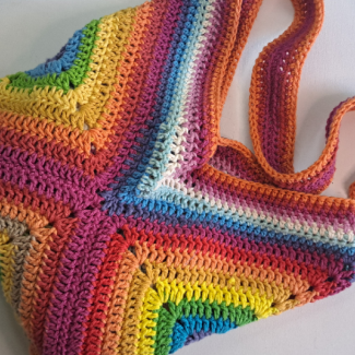 Make a quick crochet bag from large crochet squares