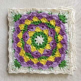 Easy flower crochet square named the blooming daisy