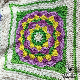 Boxed Flower Squares Crochet Blanket : Square Two (Free Pattern / Photo Tutorial)