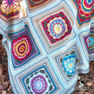 Heirloom crochet flower granny square blanket pattern