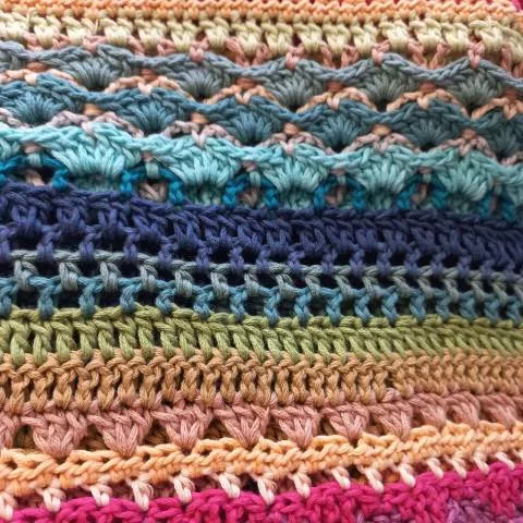 Scrapghan flower rows 27 to 39 crochet stitches