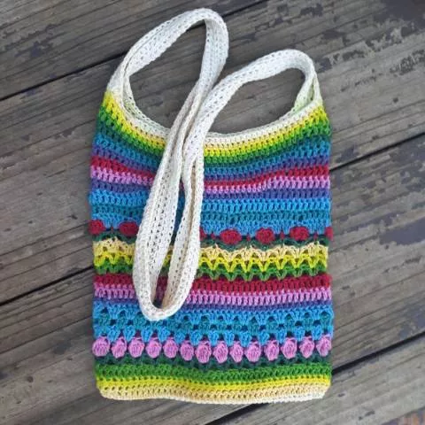 Fun lacy textued bag pattern