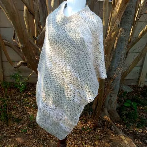 Flowy soft garment woman poncho