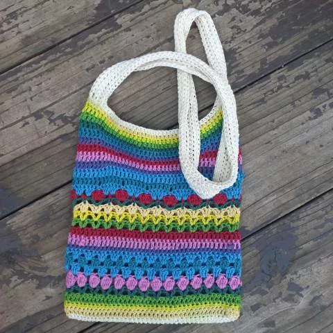 Fun lacy textued bag pattern