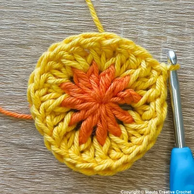 Boxed Flower Squares Crochet Blanket&nbsp;: Square Three&nbsp;: Round 2