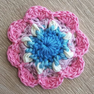 African Cosmos Crochet flower square tutorial round 3