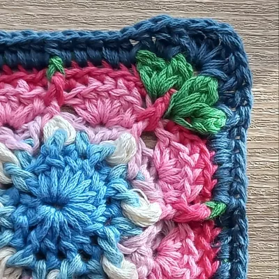 African Cosmos Crochet flower square tutorial round 8